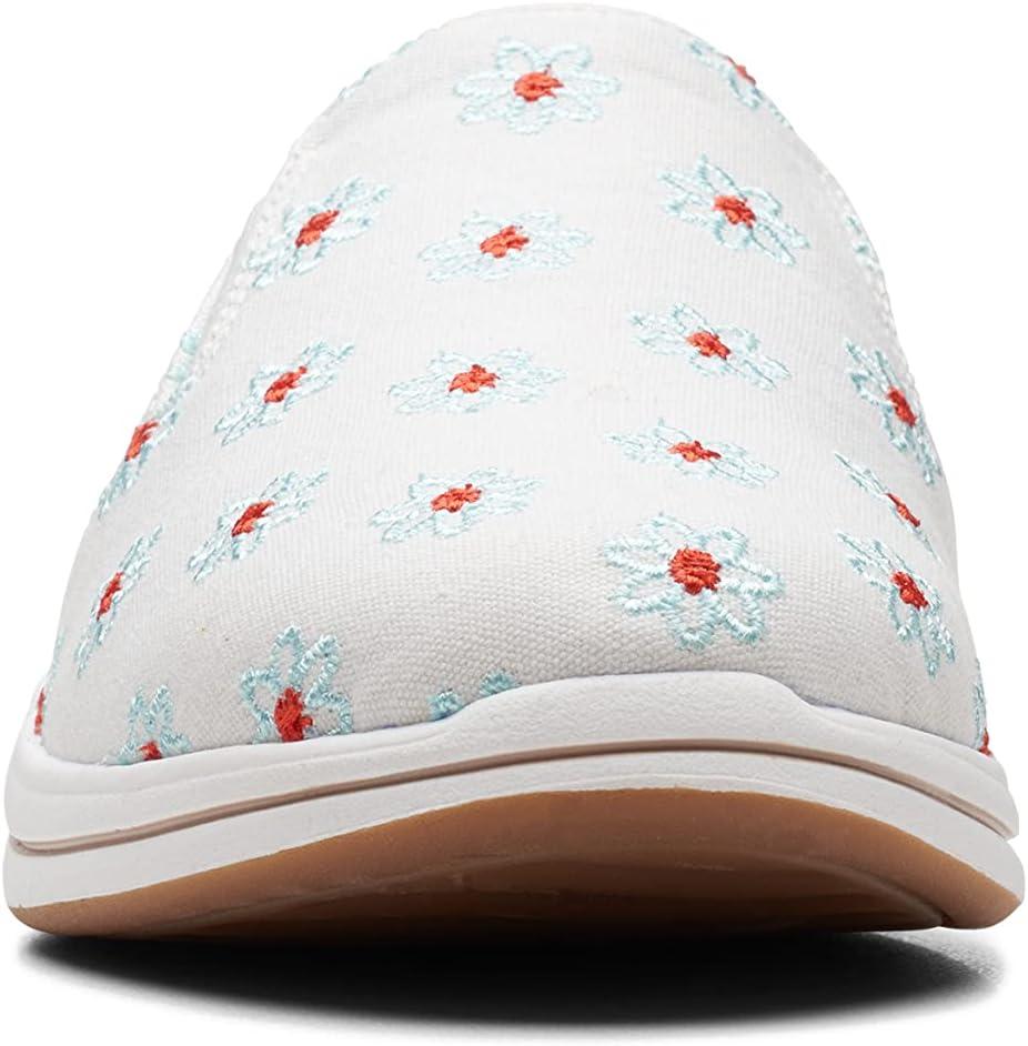 imageClarks Womens Breeze ShoreNatural Canvas
