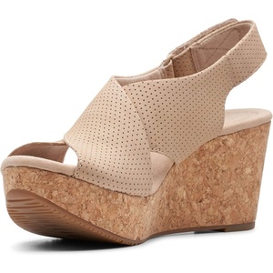 Clarks Women’s Annadel Eirwyn Wedge Sandal(Sand Suede)