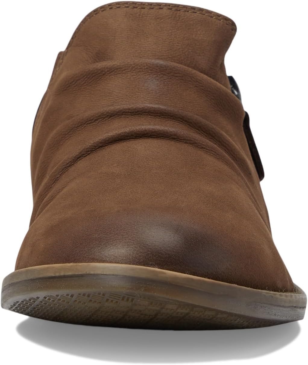 image:imageClarks Womens Camzin Pace FlatsTaupe Nubuck