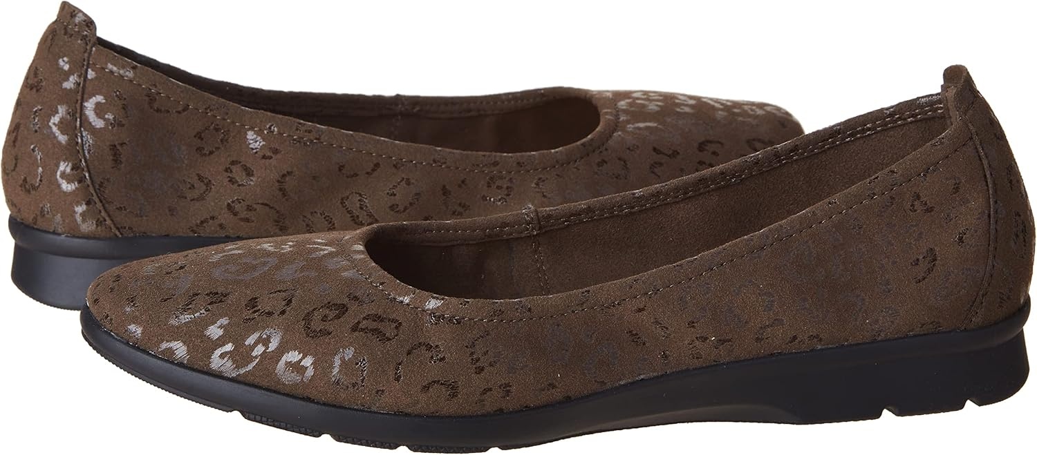 image:imageClarks Womens Jenette EaseBallet FlatOlive Inte